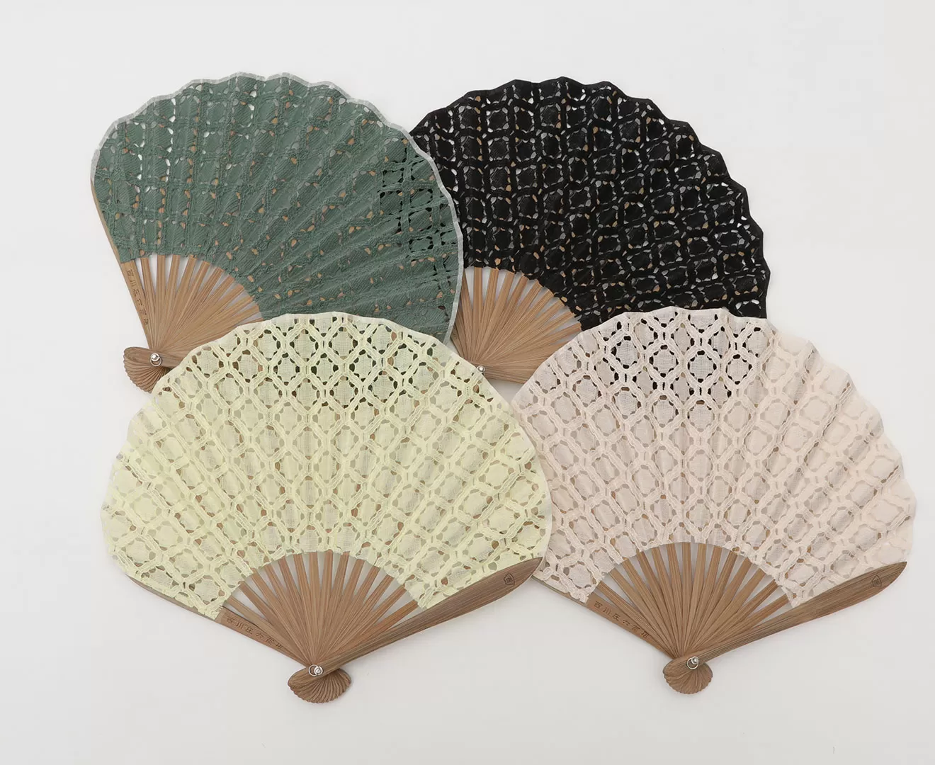 レース素材のふわり扇子