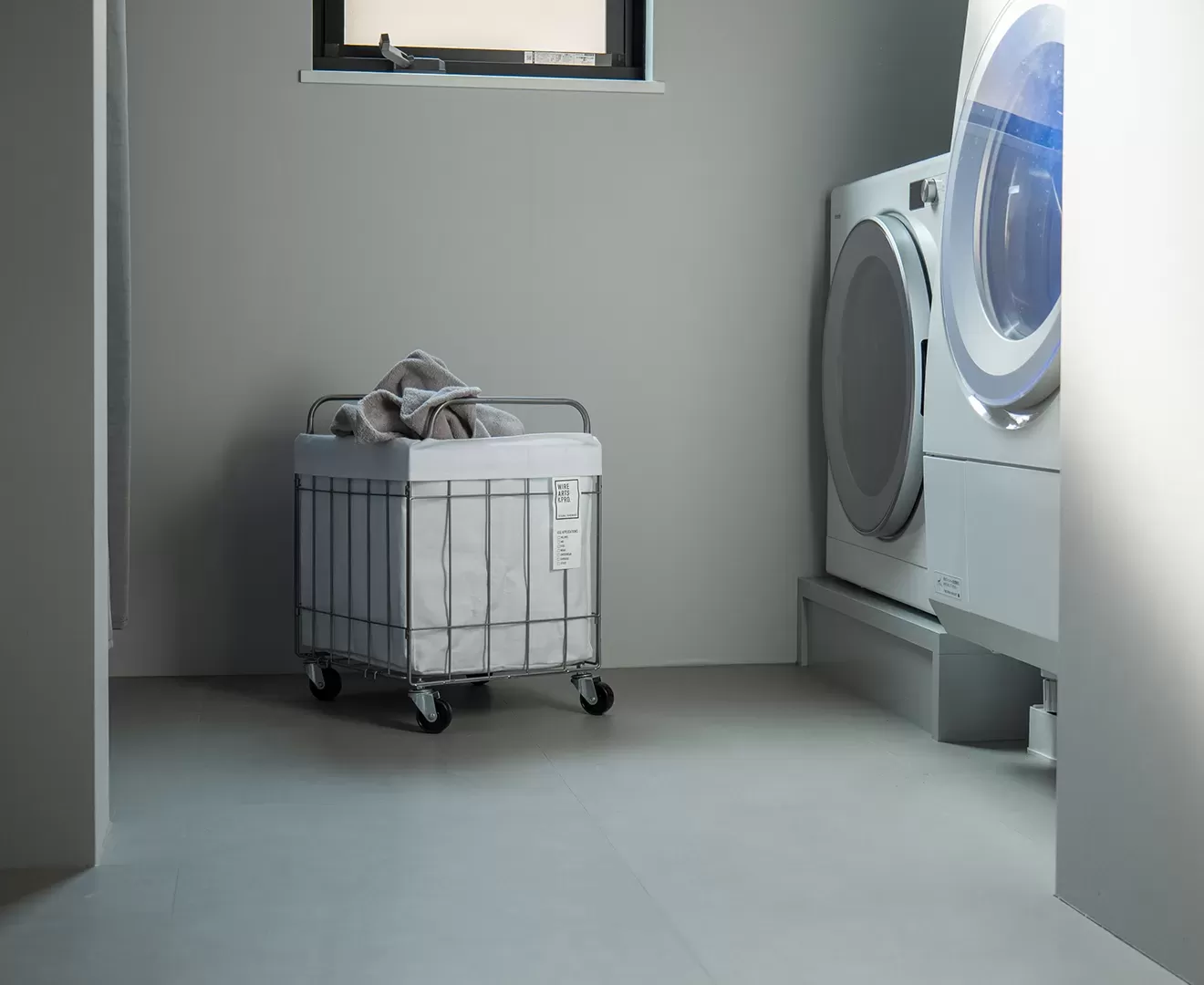 003385 FOLDING LAUNDRY SQUARE BASKET with CASTER 40L WIDE