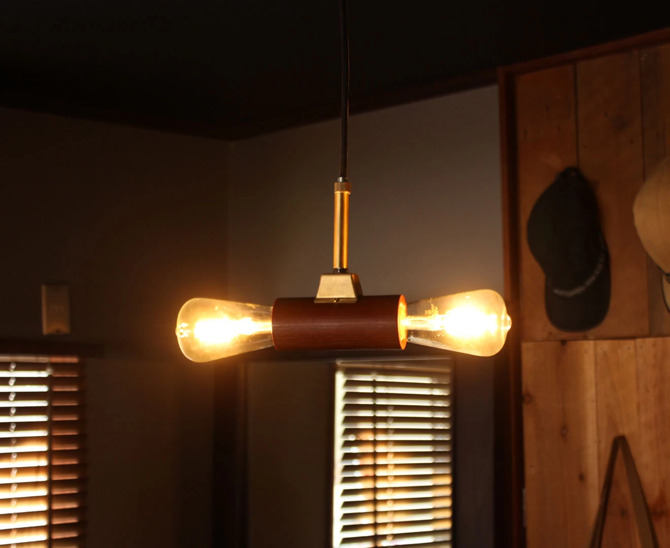 002443 GENERAL DOUBLE SOCKET E26_WOOD