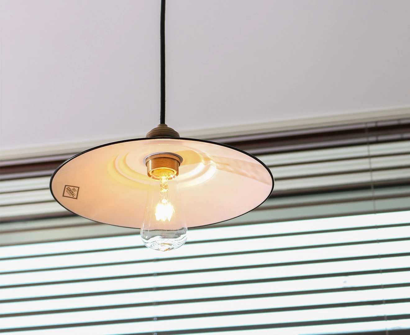 002431 GENERAL GENDER SHADE FLAT