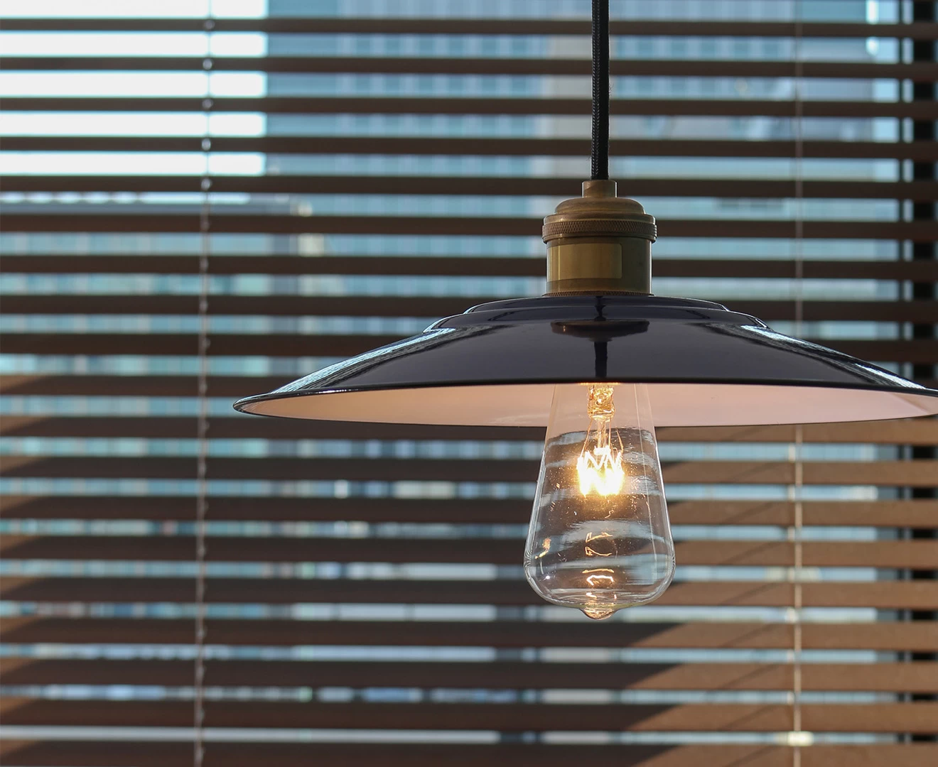 002431 GENERAL GENDER SHADE FLAT