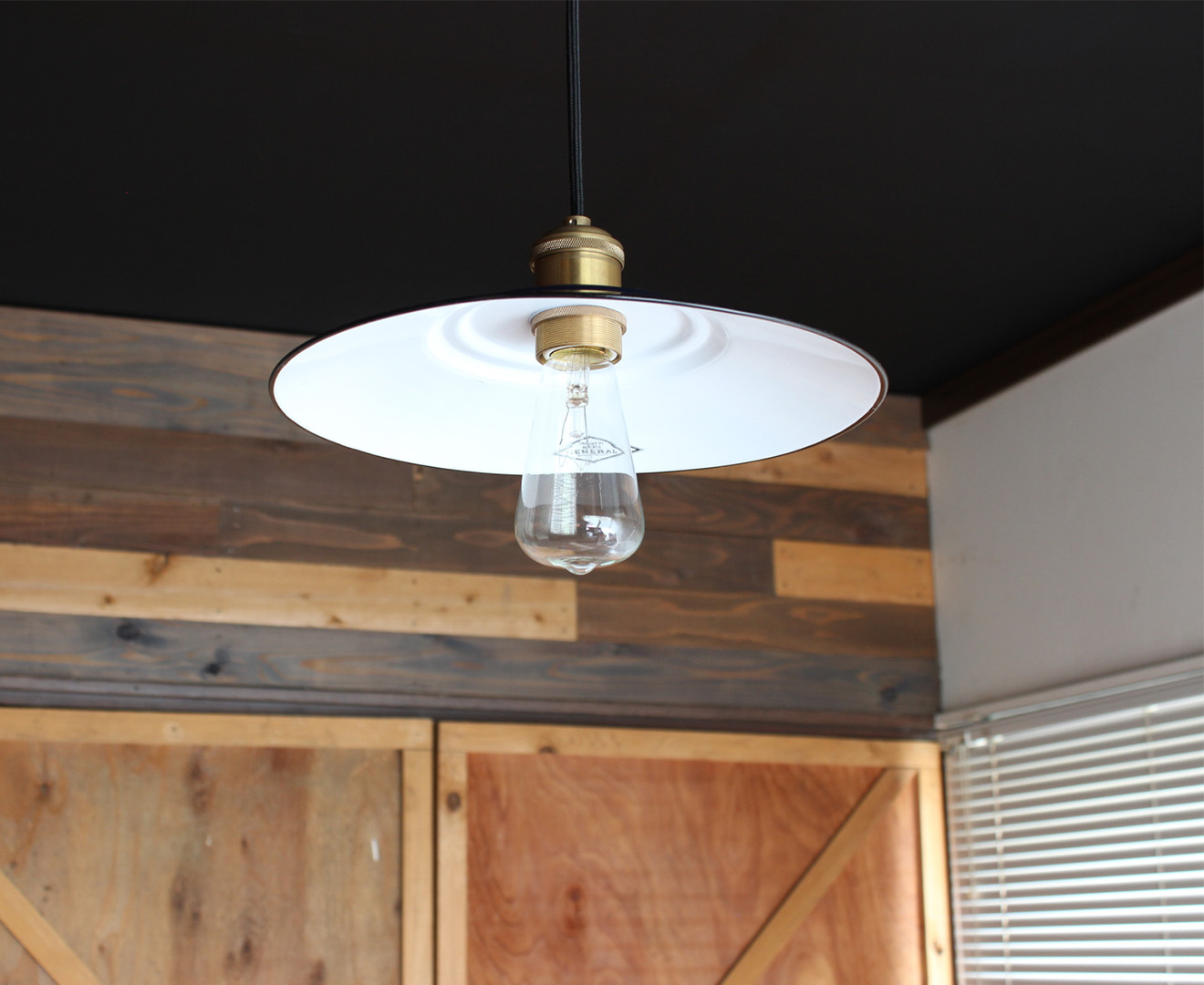 002431 GENERAL GENDER SHADE FLAT