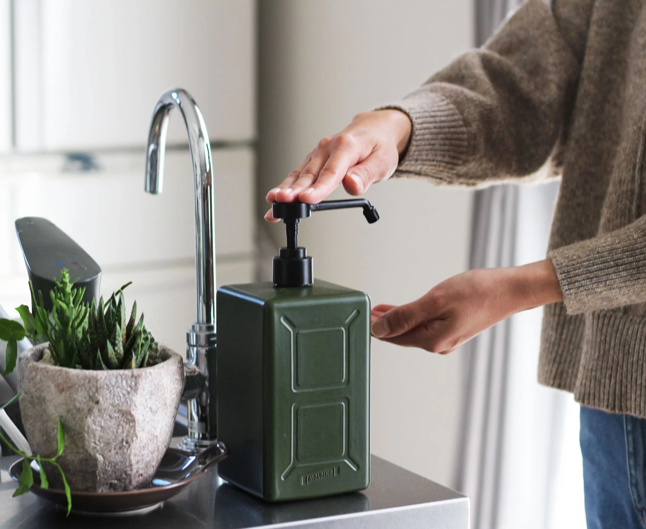 003306　MOLDING ALCOHOL DISPENSER 1000ml