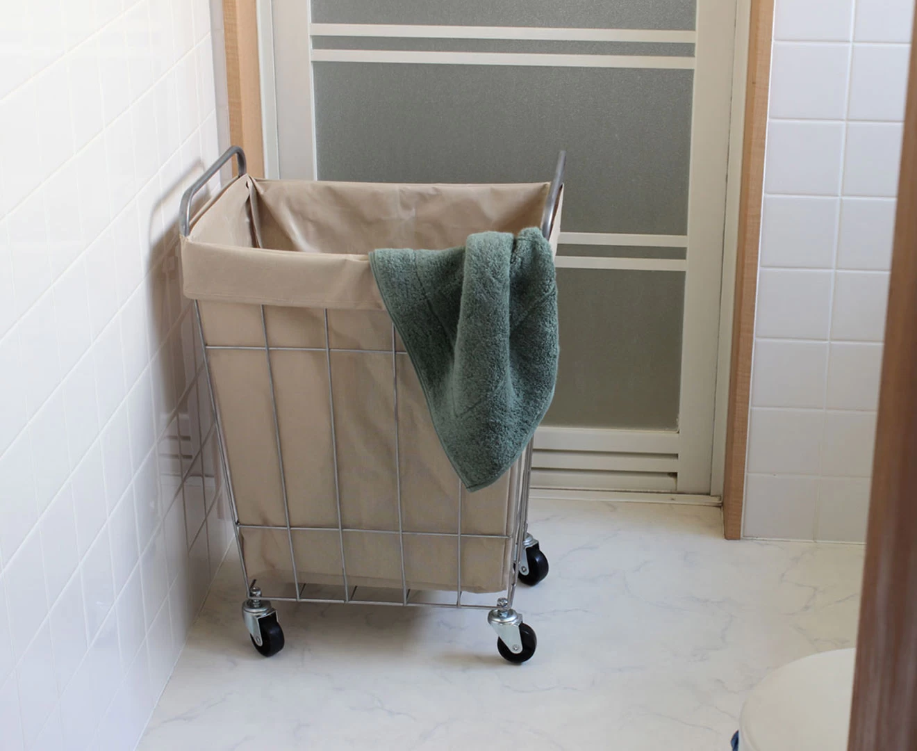 003073 WIRE ARTS & PRO.laundry SQUARE BASKET WITH CASTER 45L