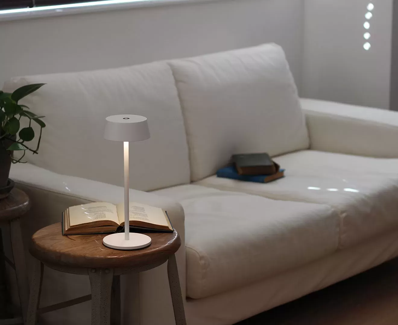 003400 OLIKA CORDLESS LED LIGHT