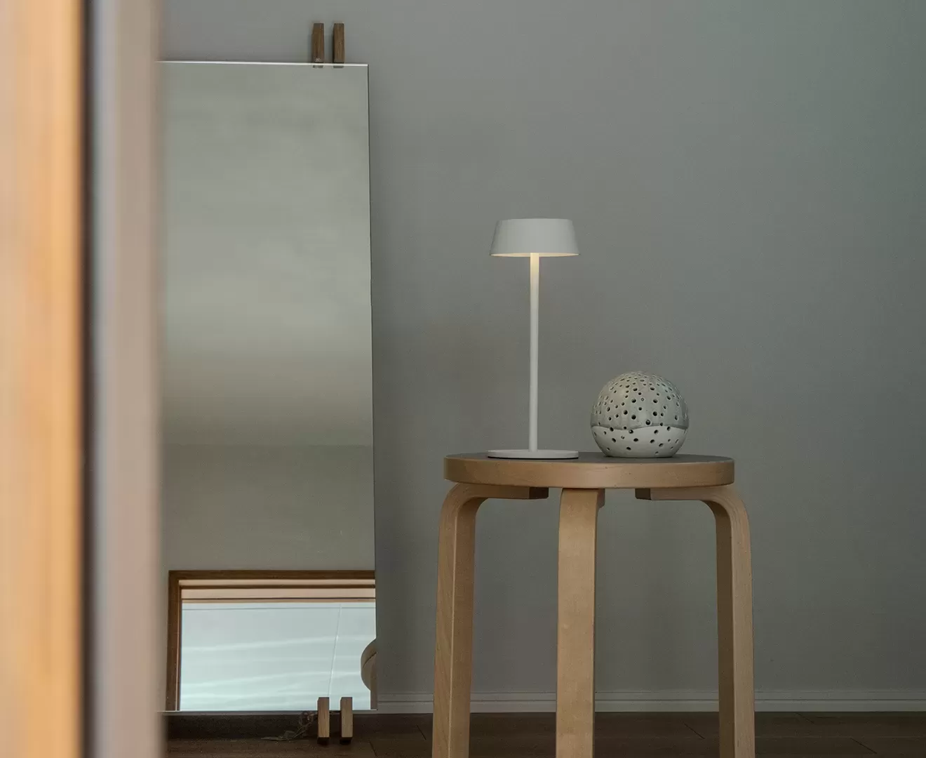 003400 OLIKA CORDLESS LED LIGHT