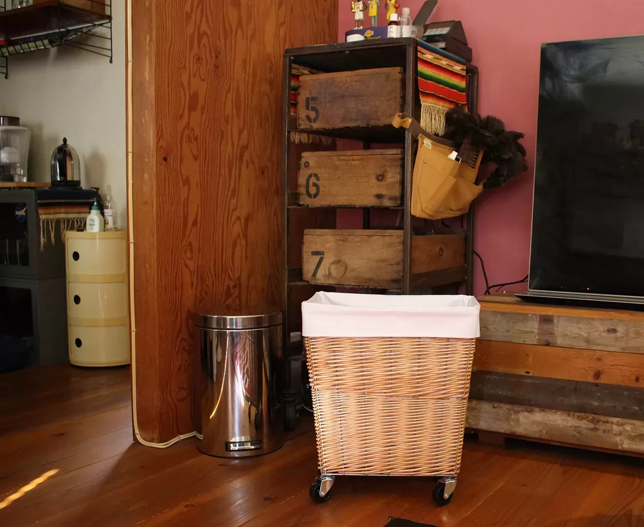 003403 WILLOW LAUNDRY BASKET with CASTER 34L