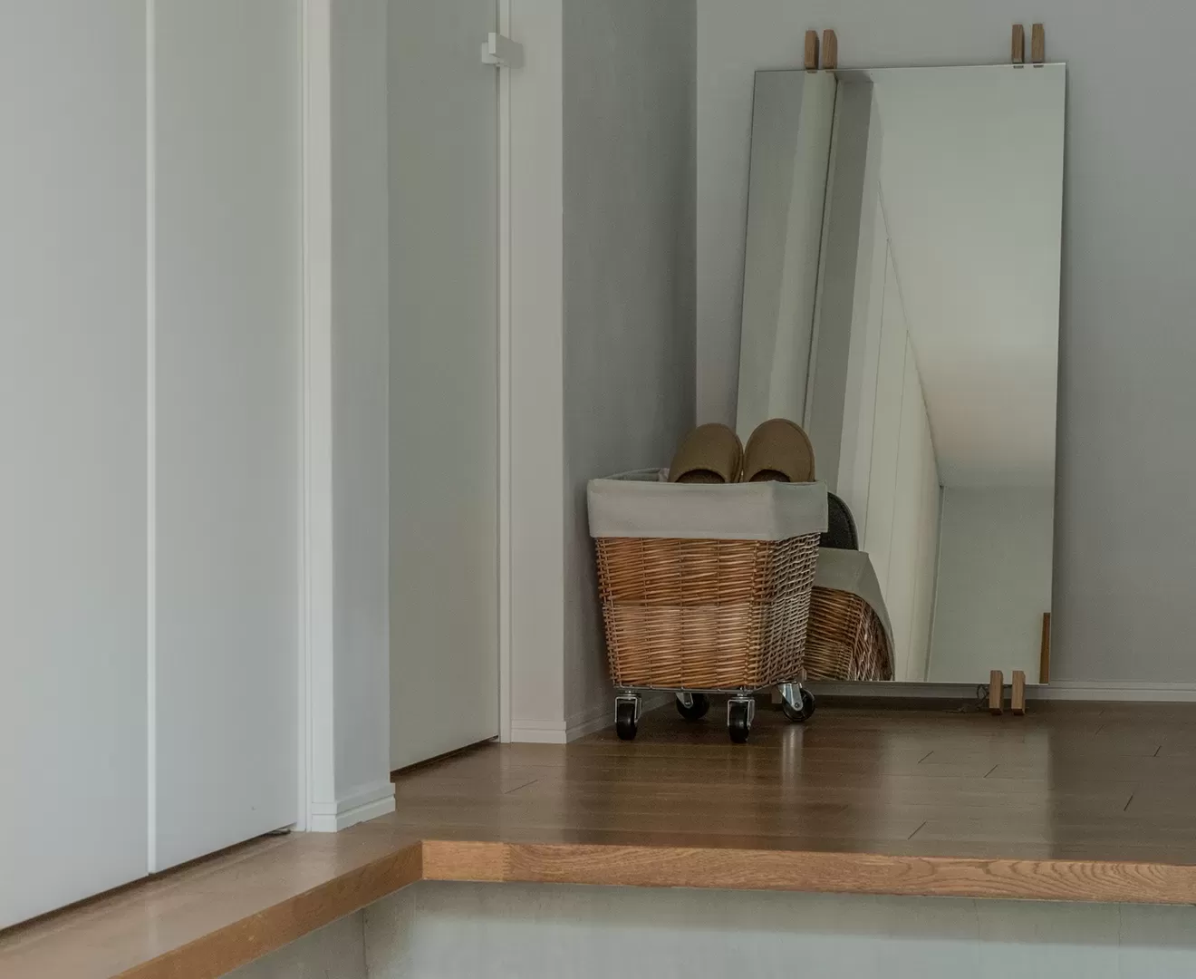 003403 WILLOW LAUNDRY BASKET with CASTER 34L