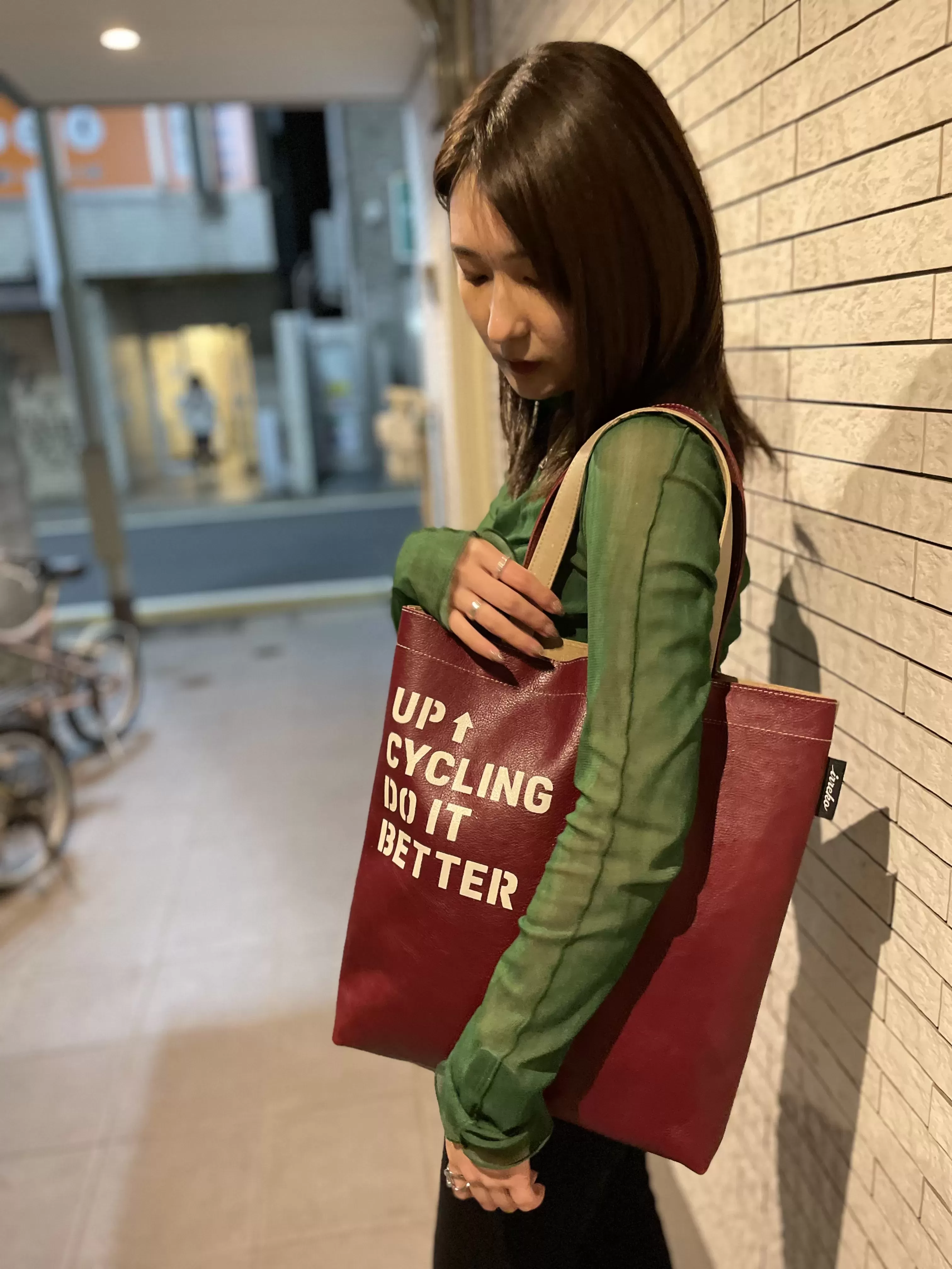 UM LEATHER TOTE / 009  Burgundy x White beige