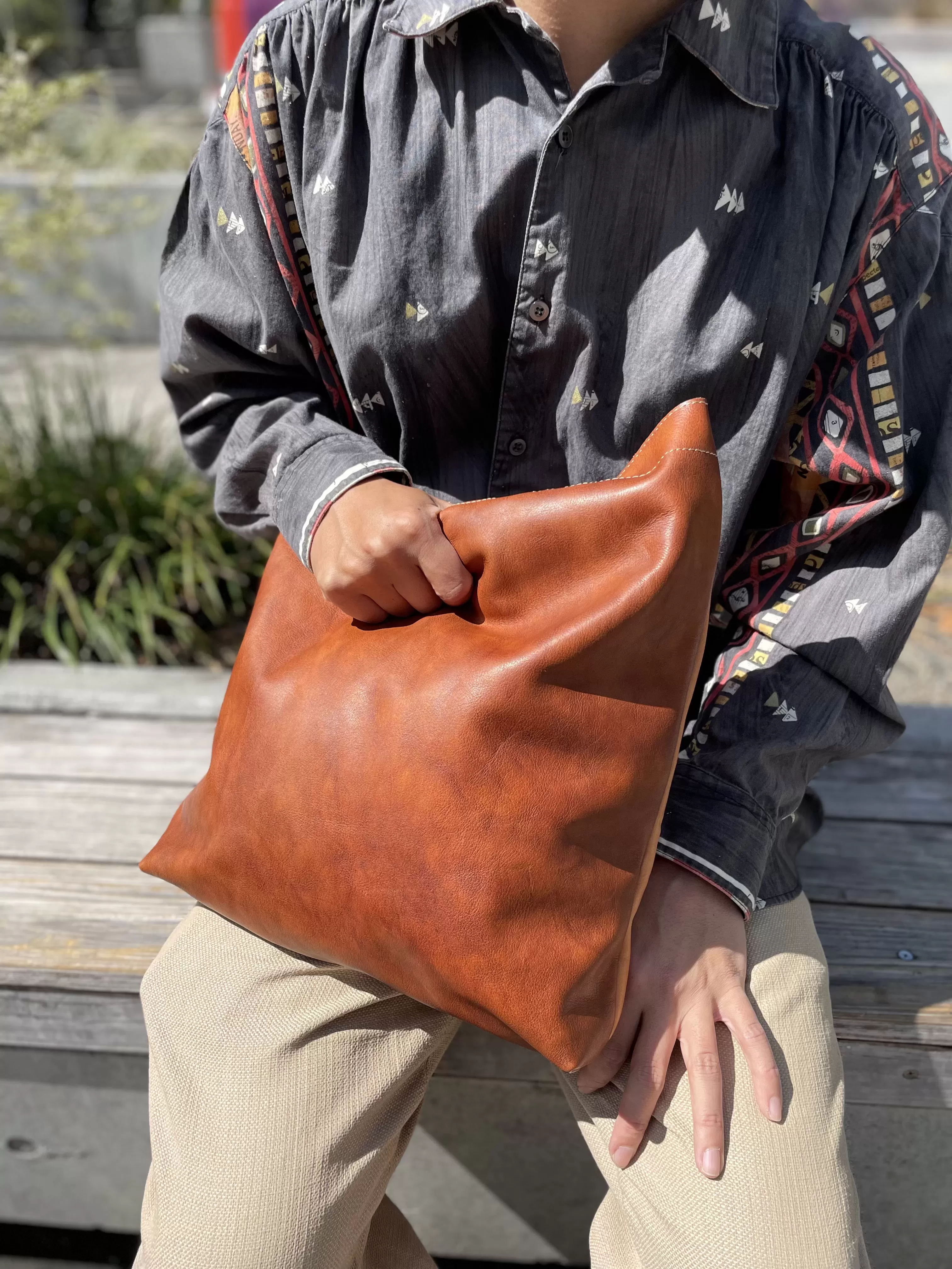 UM LEATHER TOTE / 011  Camel brown x Mahogany