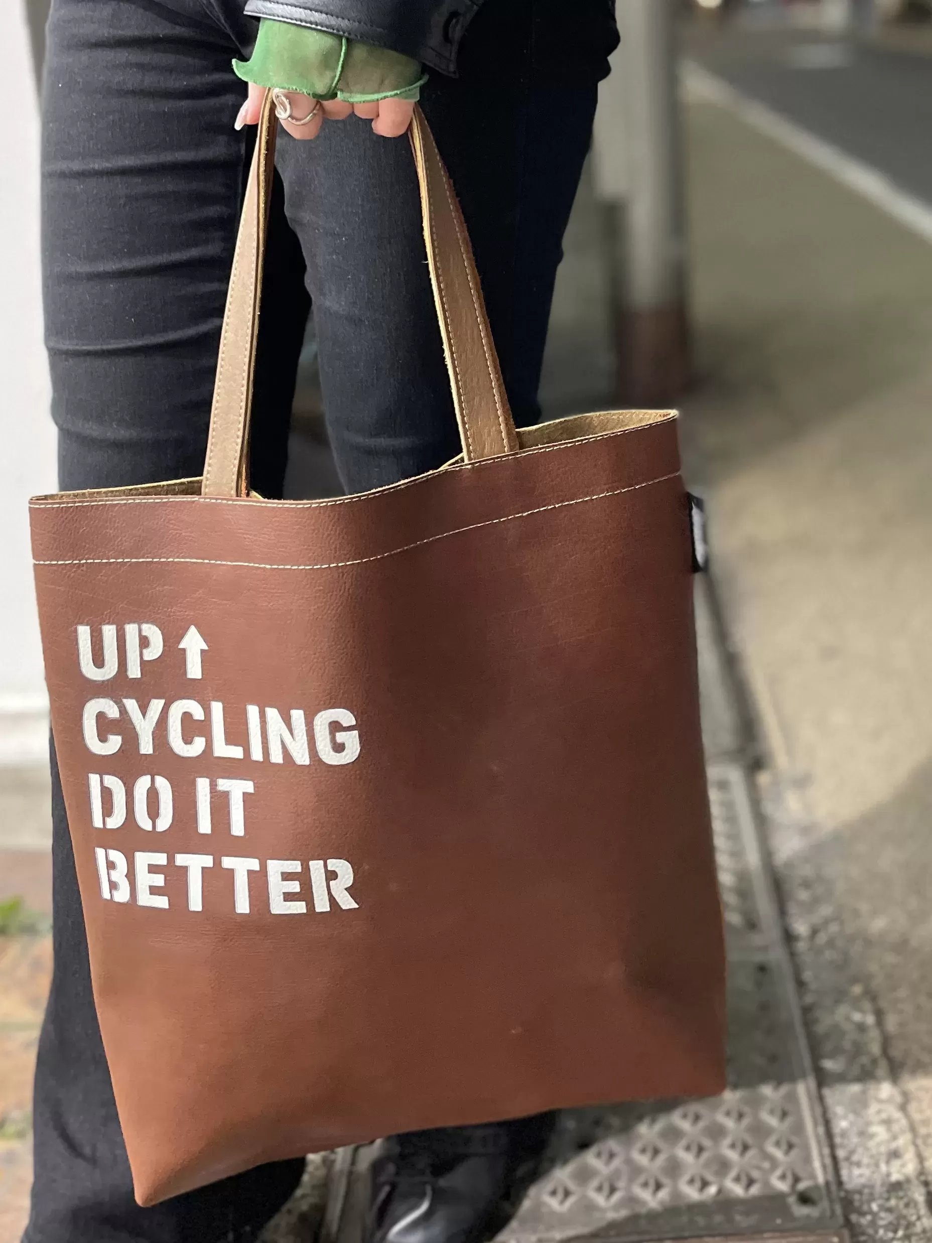 UM LEATHER TOTE / 012  Chocolate blown x Brown beige