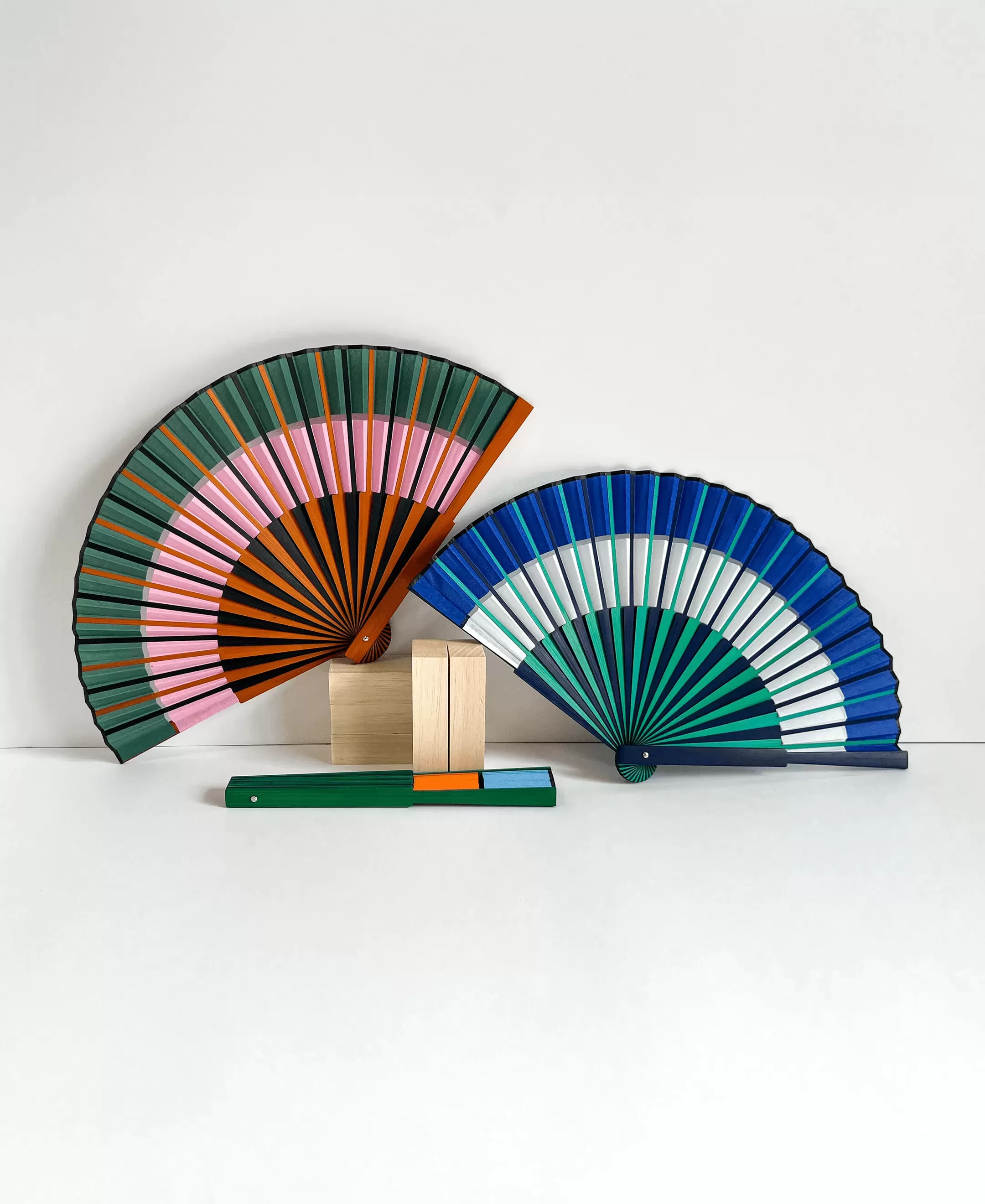 二重虹扇子（青／緑／白）