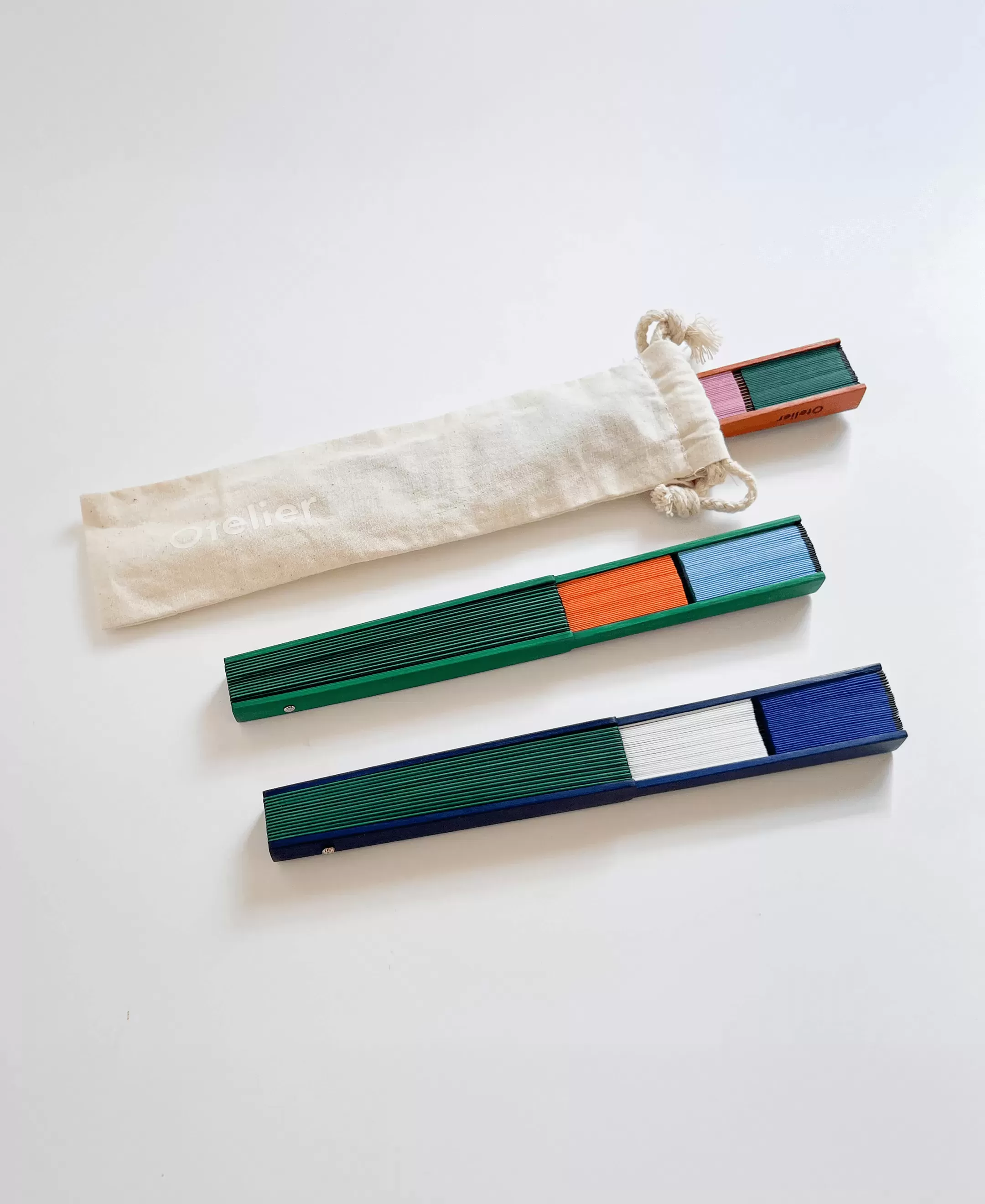 二重虹扇子（ピンク／緑／橙）