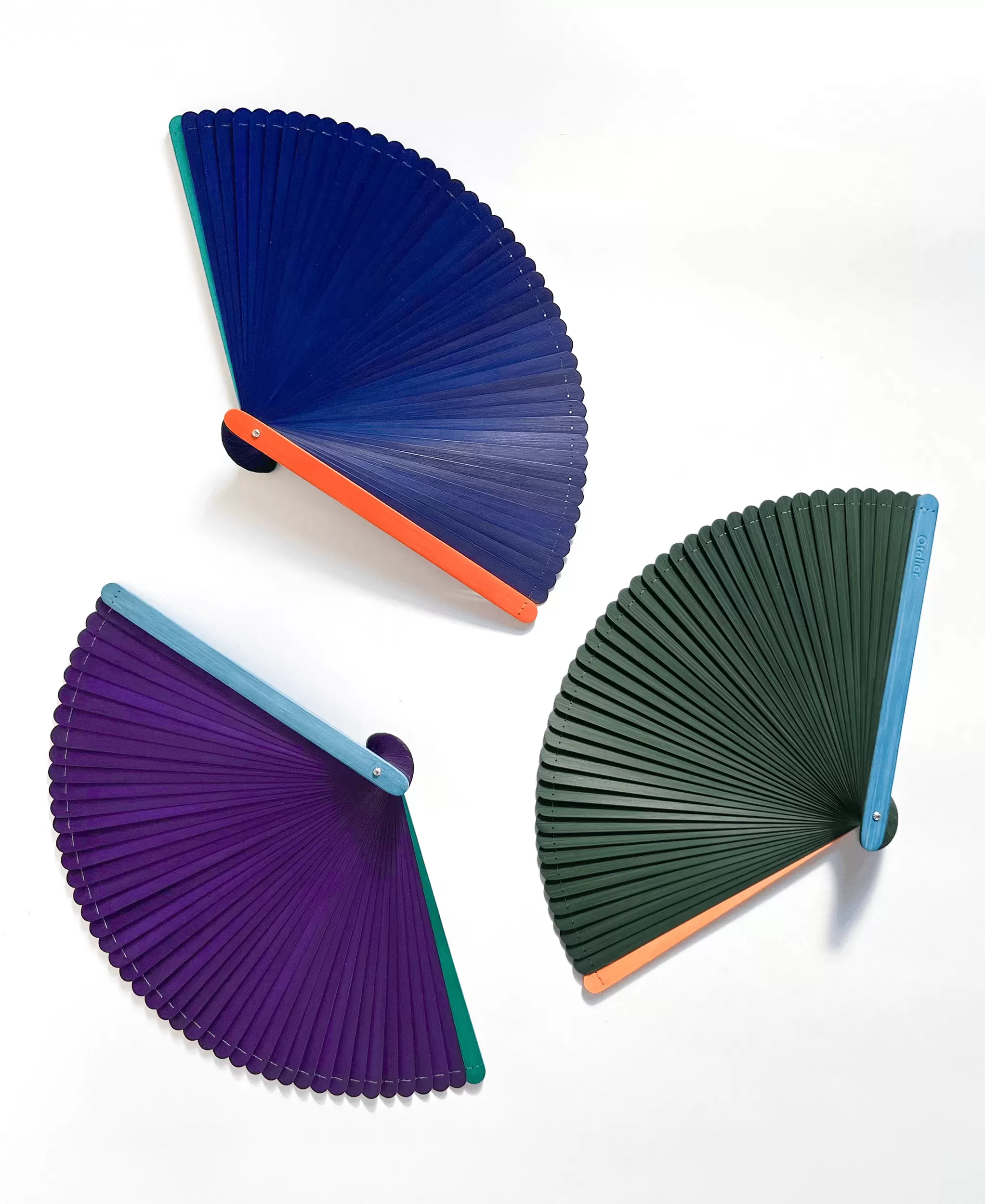 カラーブロック扇子（赤／緑／青）