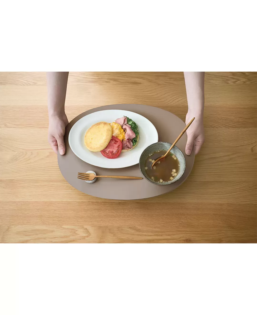 ダイニングトレー　オーバル　レッド / ブラック