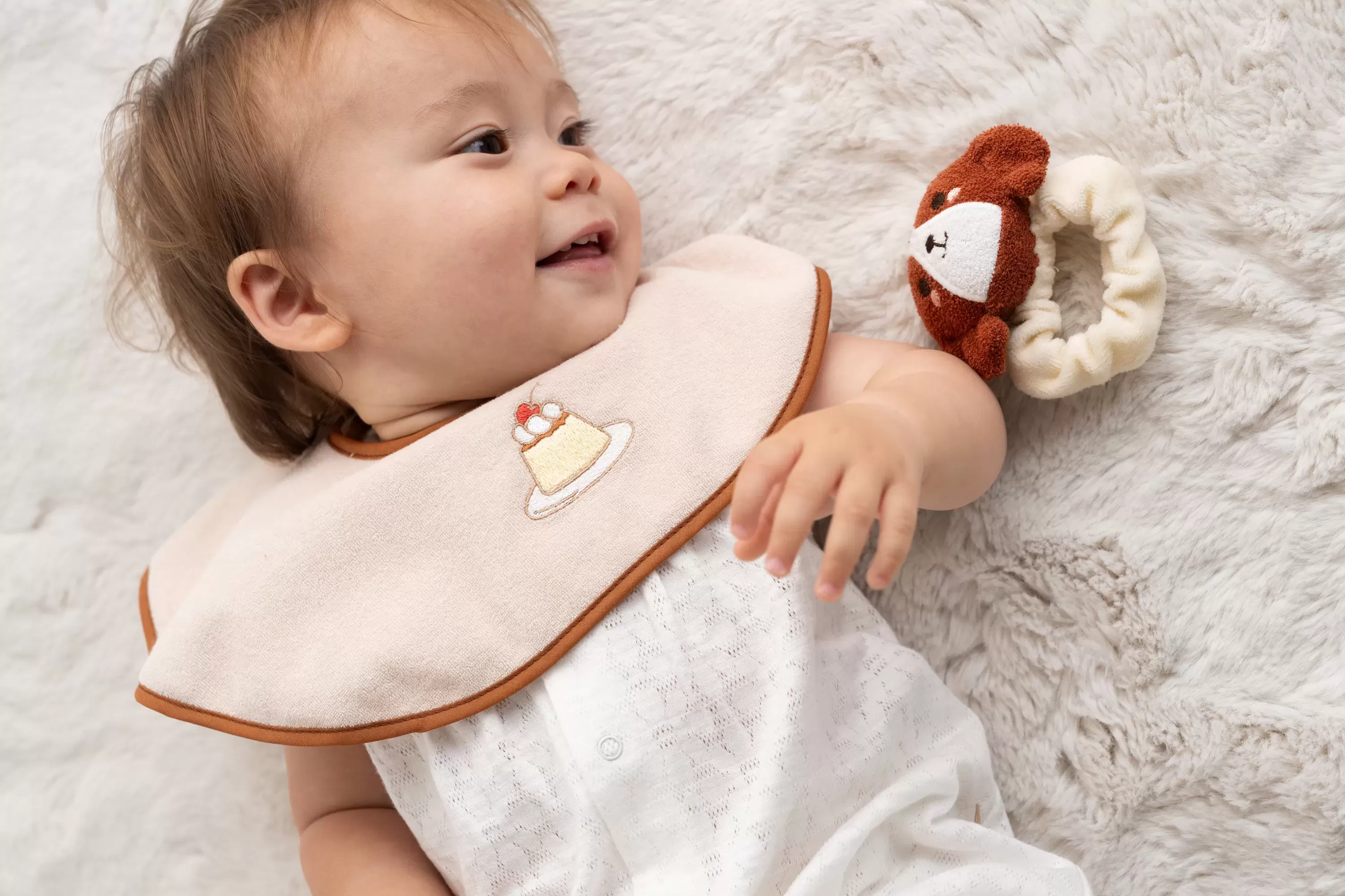 レトロ風刺繍スタイ