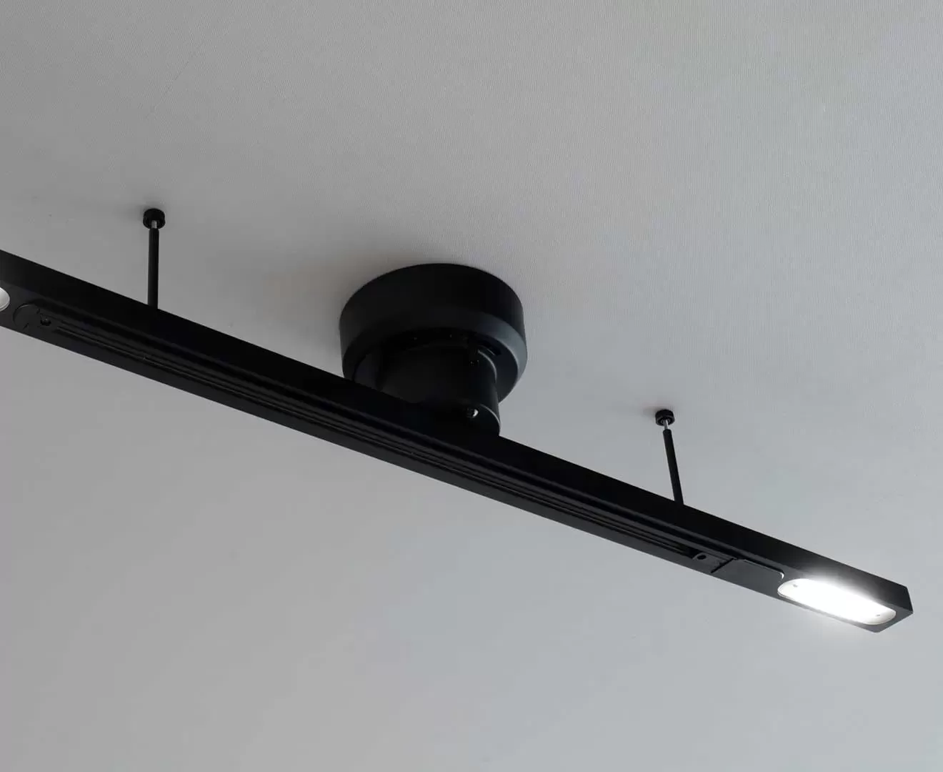003433 LIGHTING DUCT RAIL with LED Double