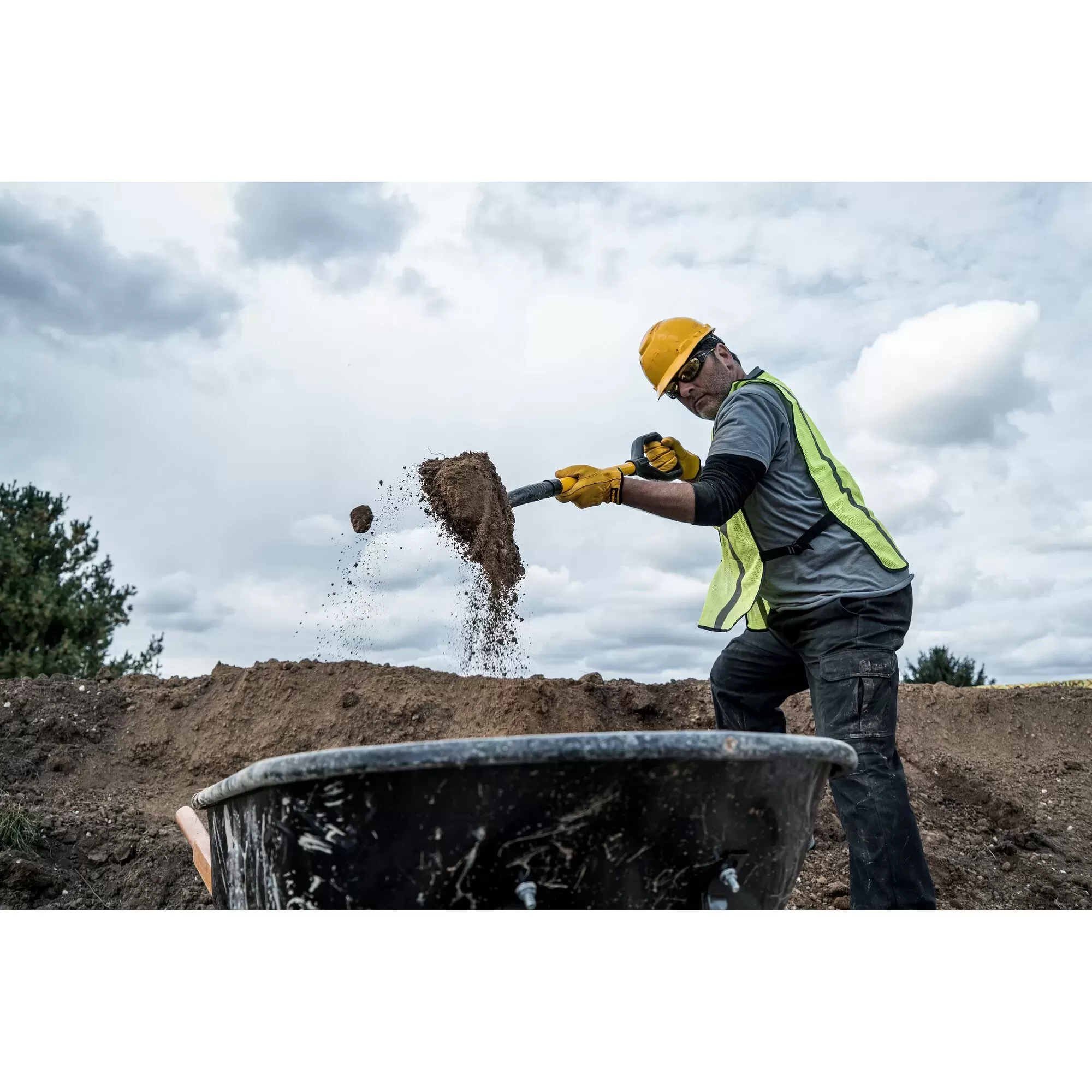 DEWALT （デウォルト） スクエアショベル　ファイバーDグリップ　DXLHA2604