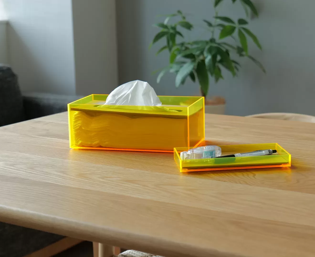 003439 ACRYLIC & WOOD TISSUE CASE