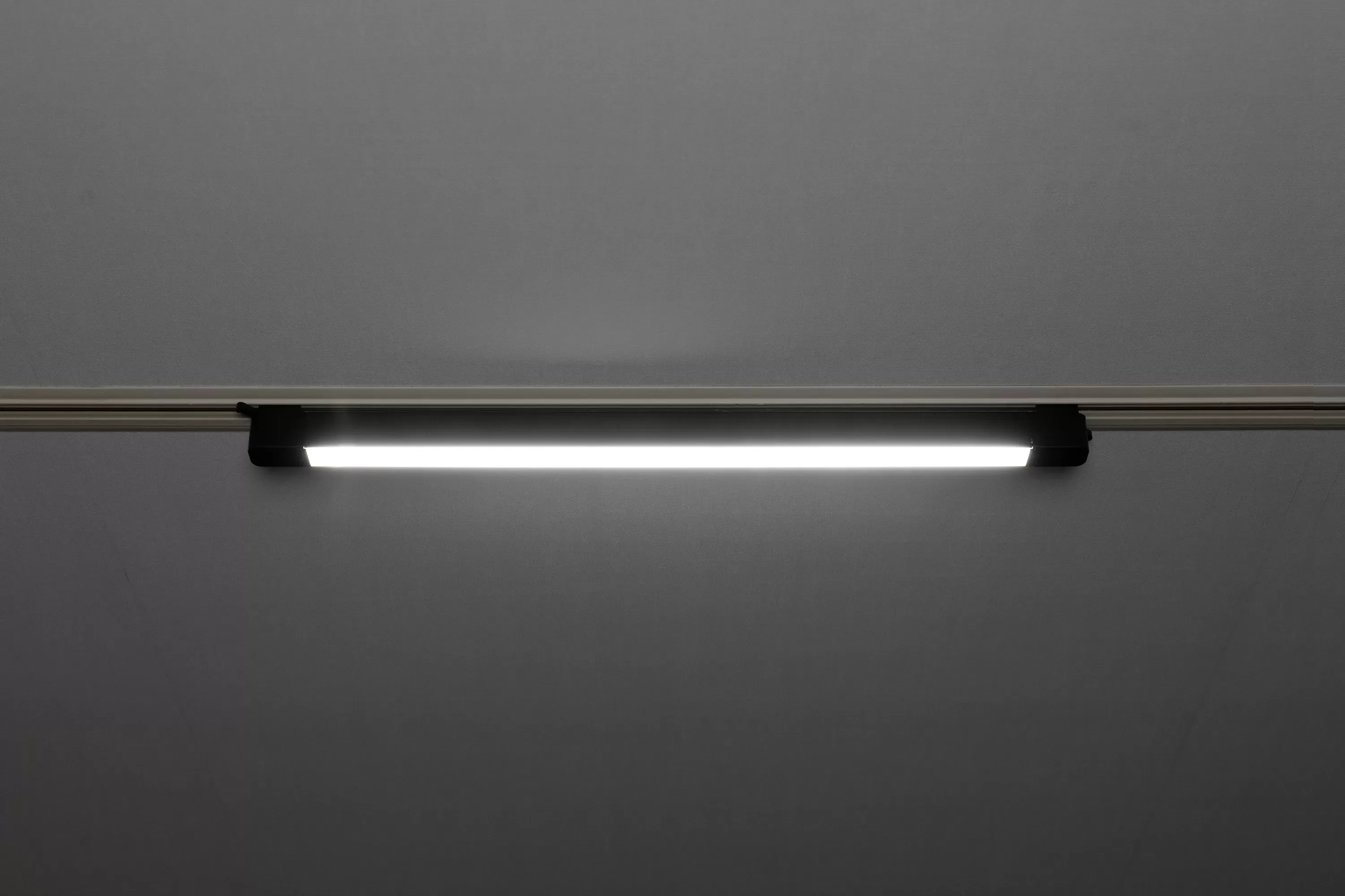 003437 SWING LINE LED DUCT LIGHT 30