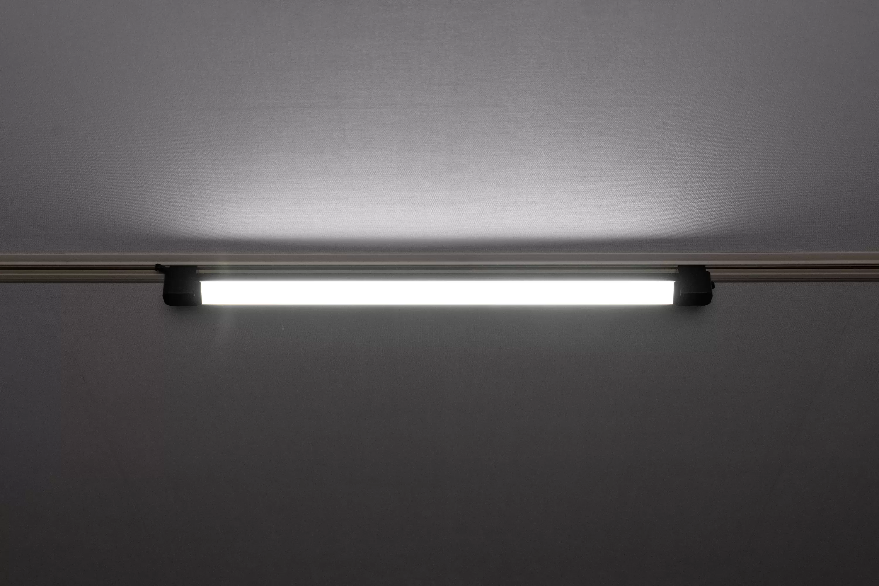 003437 SWING LINE LED DUCT LIGHT 30