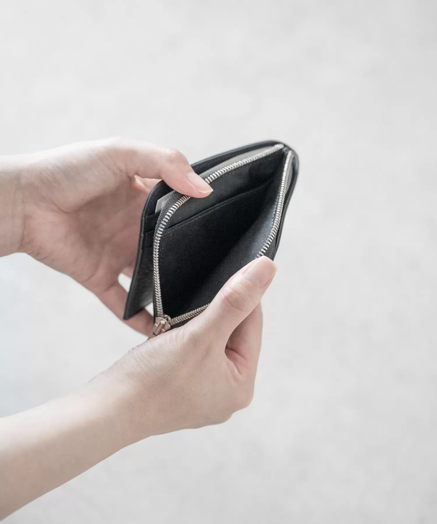超軽量ダイニーマレザー コンパクトジップウォレット