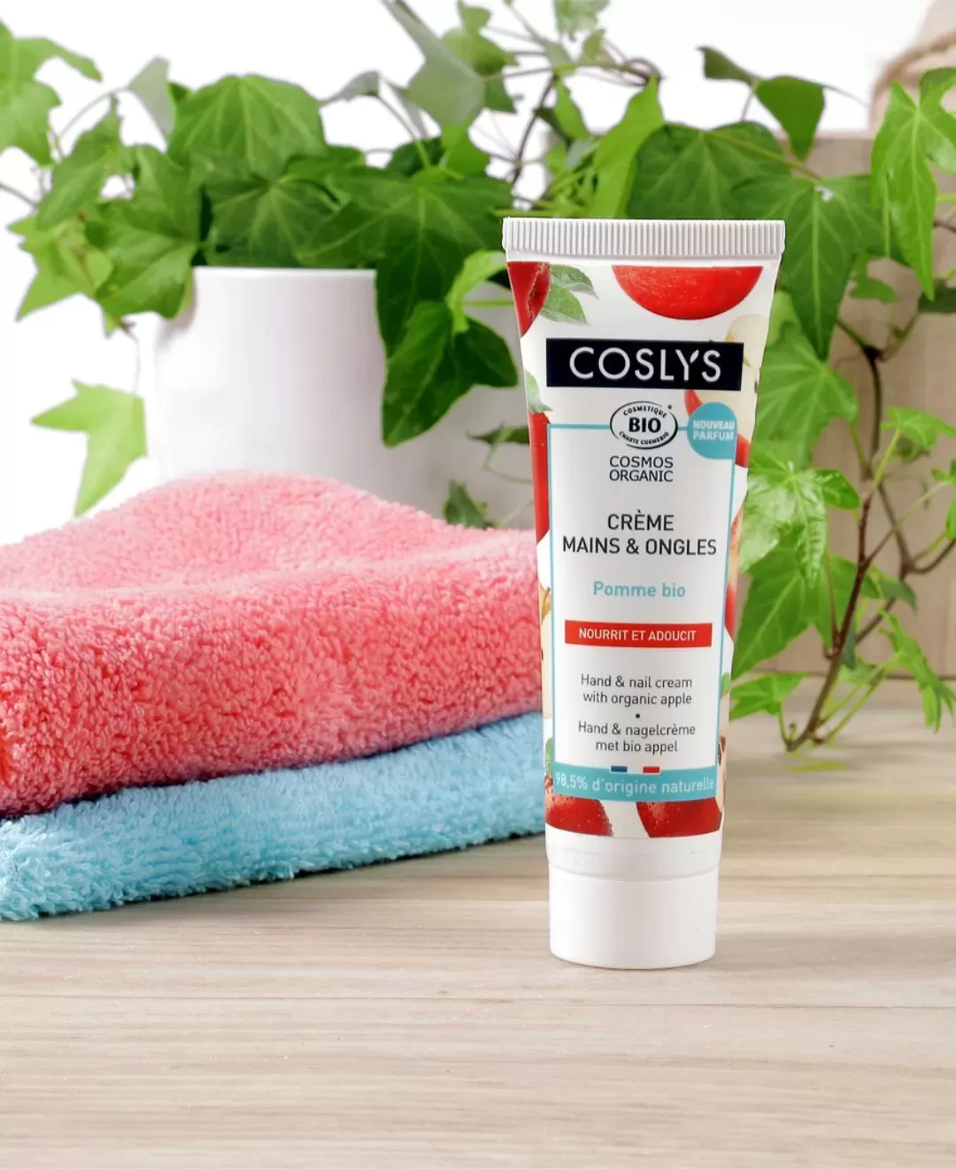 COSLYSハンド＆ネイルクリーム　アップル
