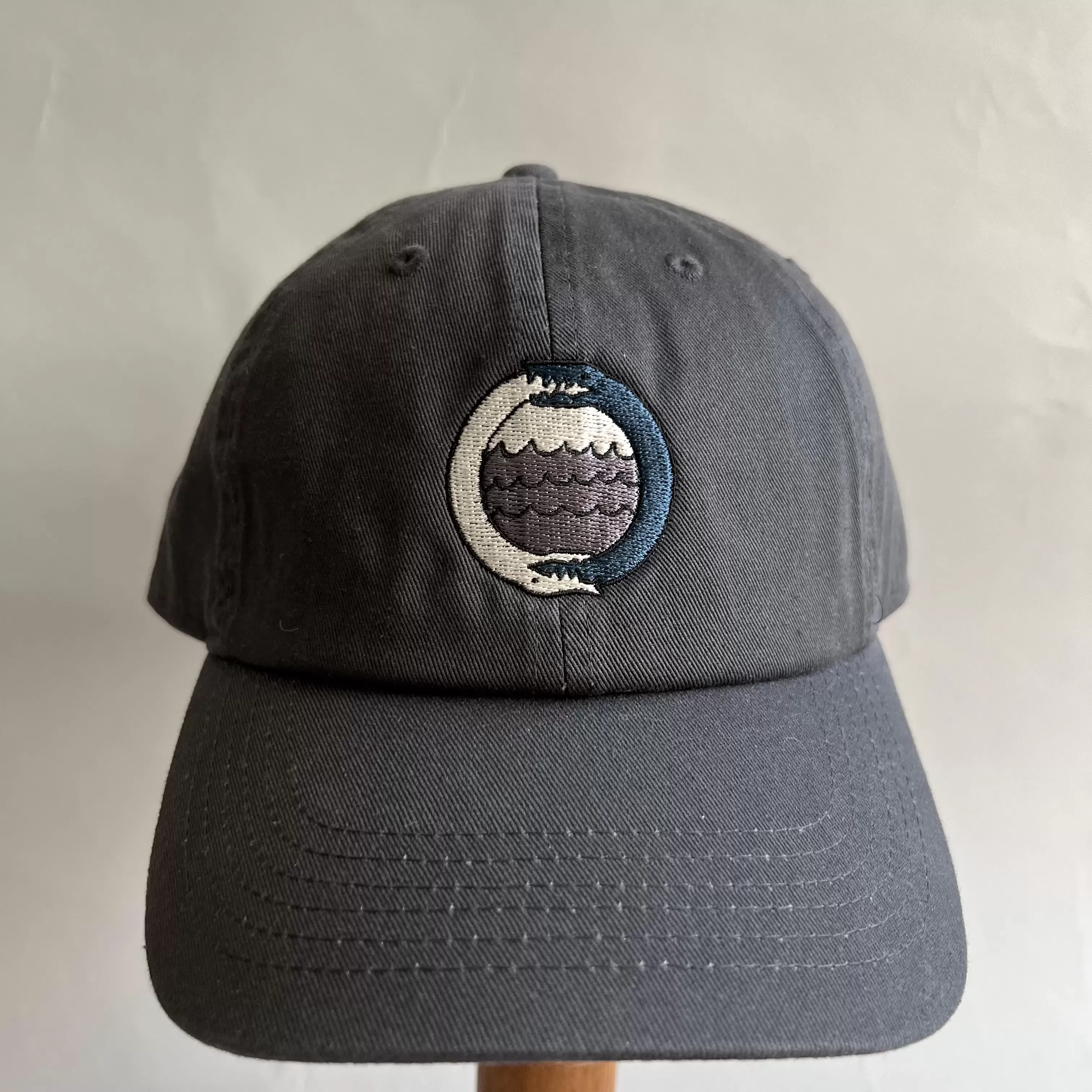 モササウルス embroidery BBキャップ